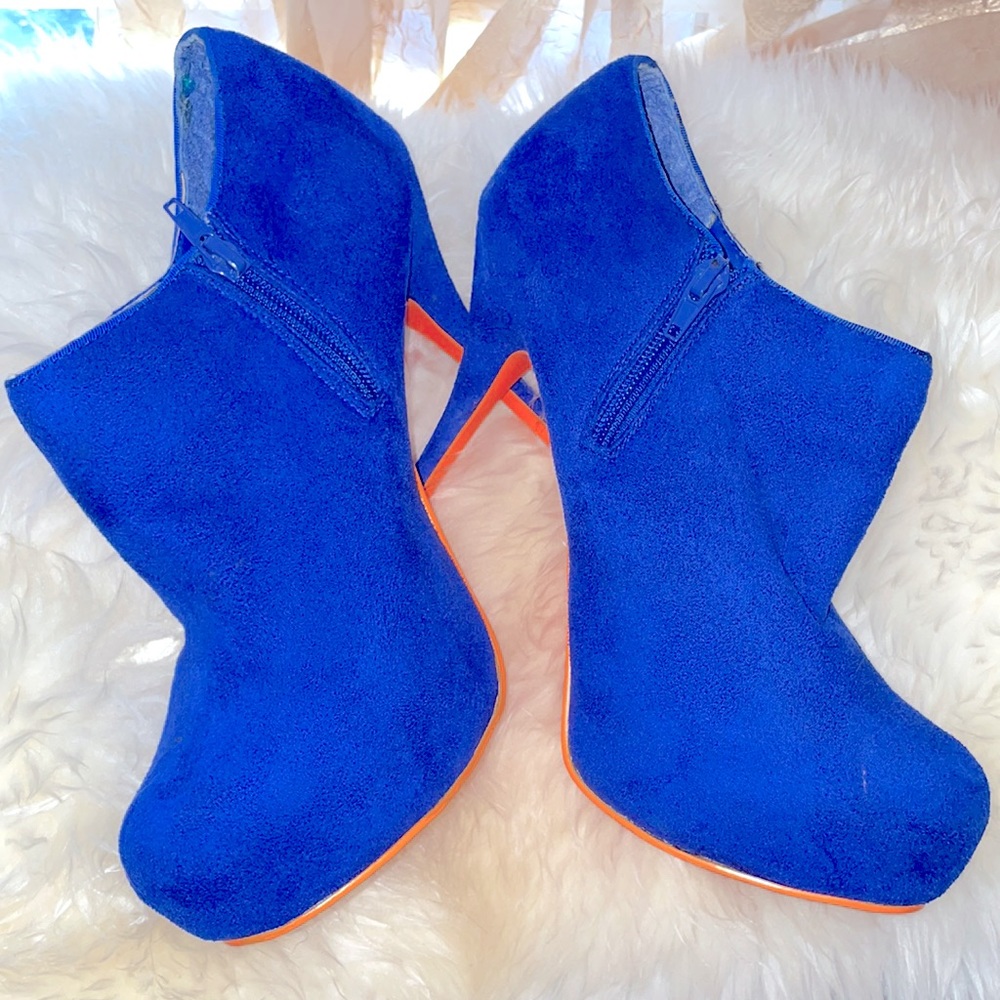 Velvet blue heeled ankle boots with orange bottoms - Picture 4 of 4